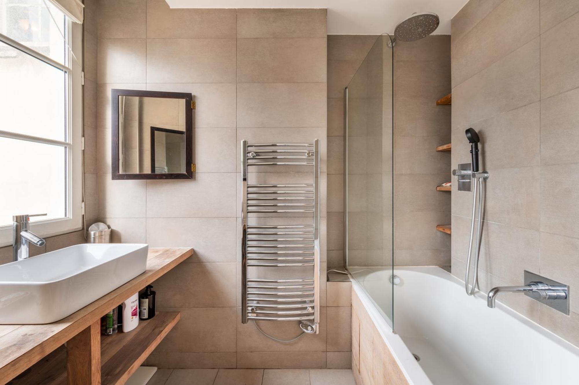 Stylish 1bd Duplex - Stunning Views Near Louvre Paris