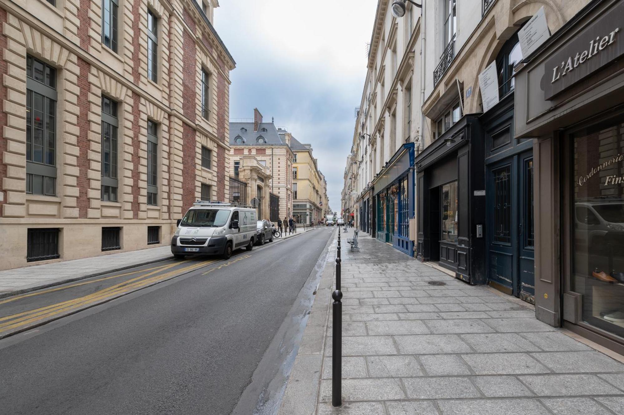 Apartment Stylish 1bd Duplex - Stunning Views Near Louvre