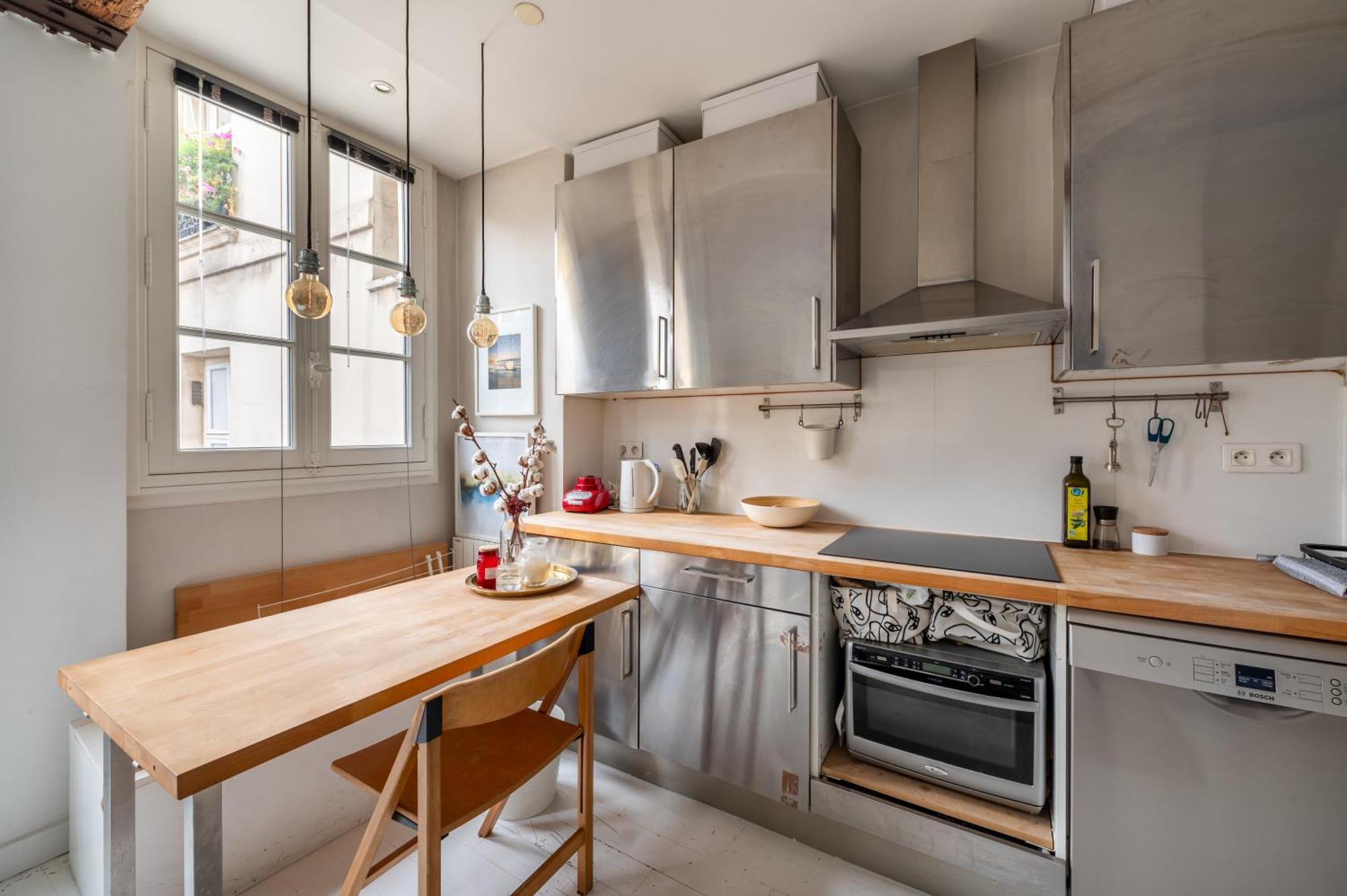 Stylish 1bd Duplex - Stunning Views Near Louvre Apartment