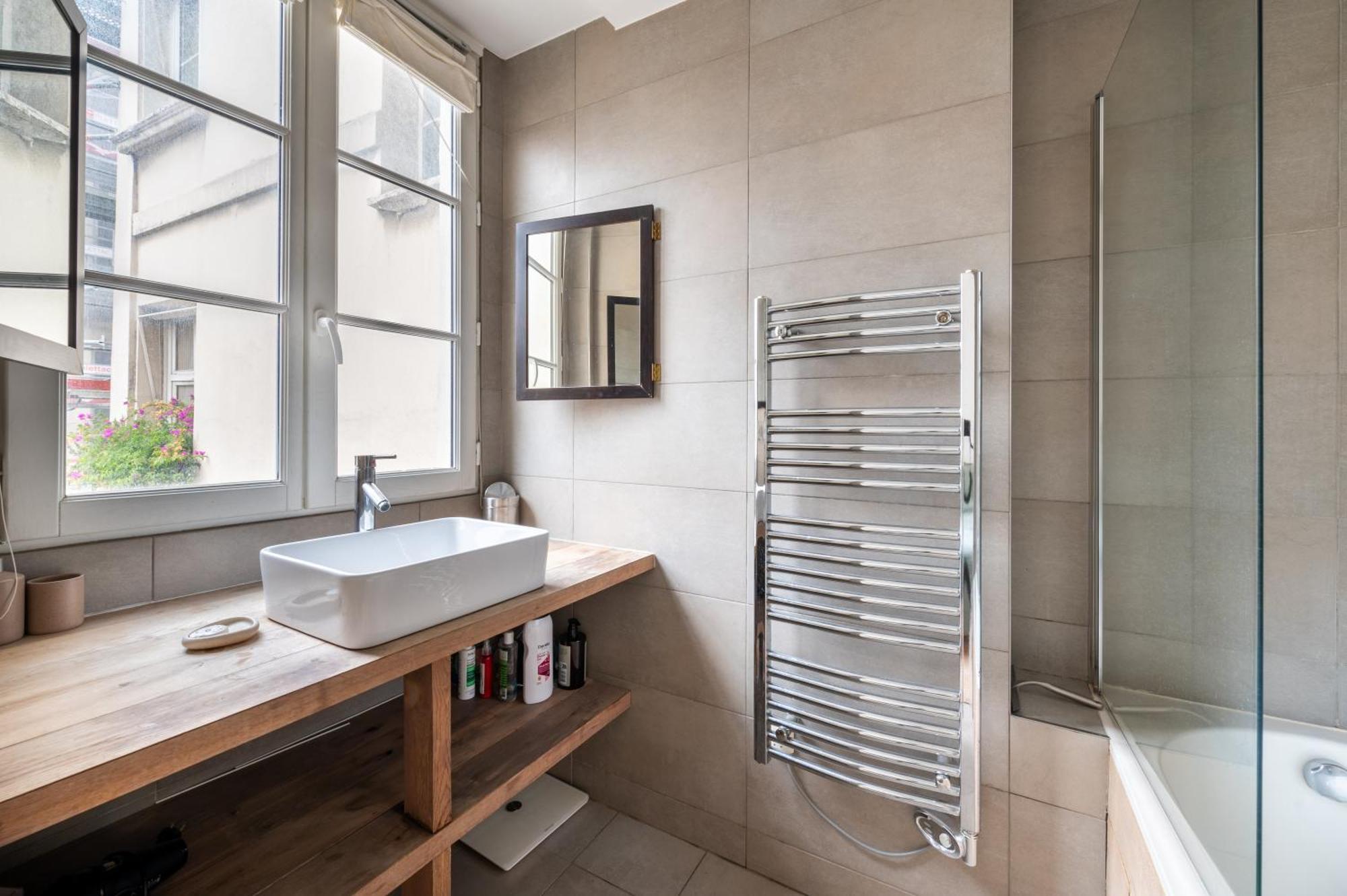 Apartment Stylish 1bd Duplex - Stunning Views Near Louvre *