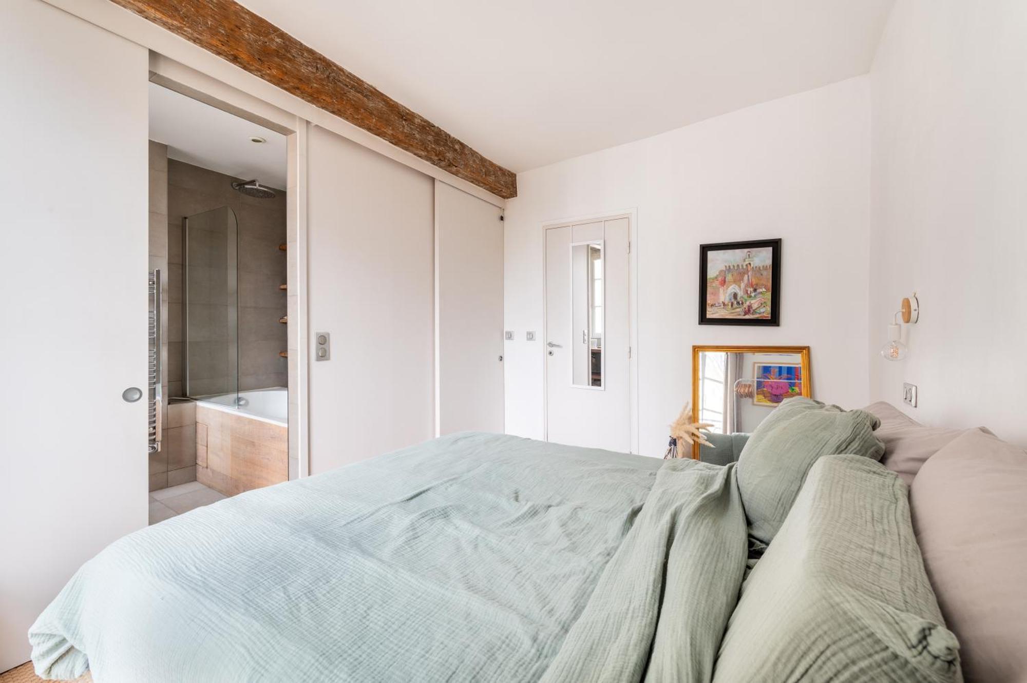 Stylish 1bd Duplex - Stunning Views Near Louvre Paris