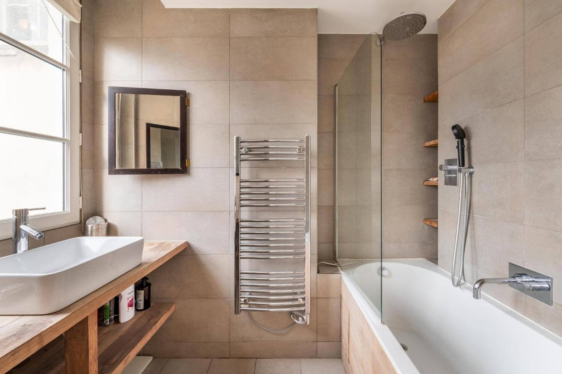Stylish 1bd Duplex - Stunning Views Near Louvre Apartment