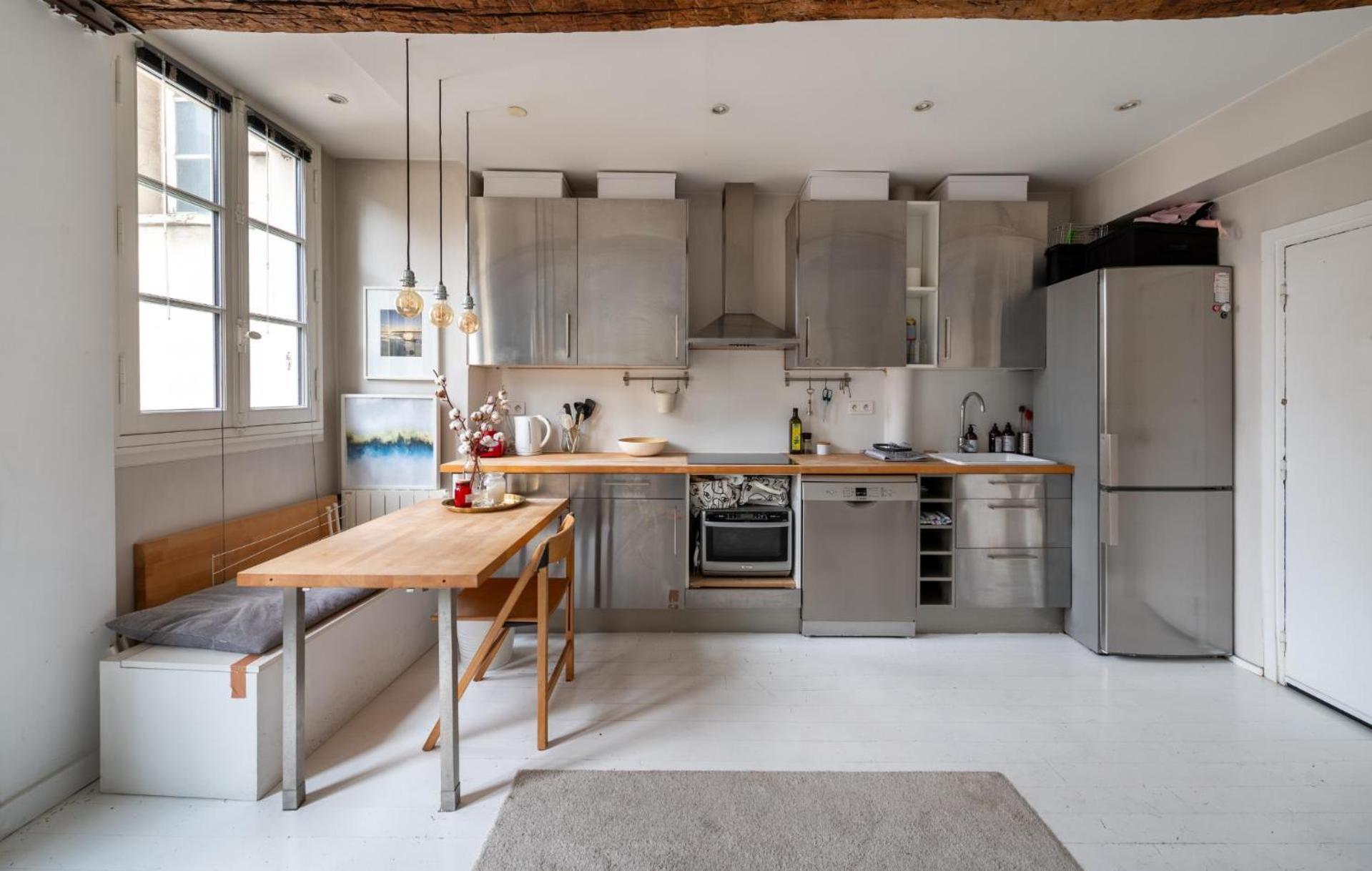 Stylish 1bd Duplex - Stunning Views Near Louvre Apartment *