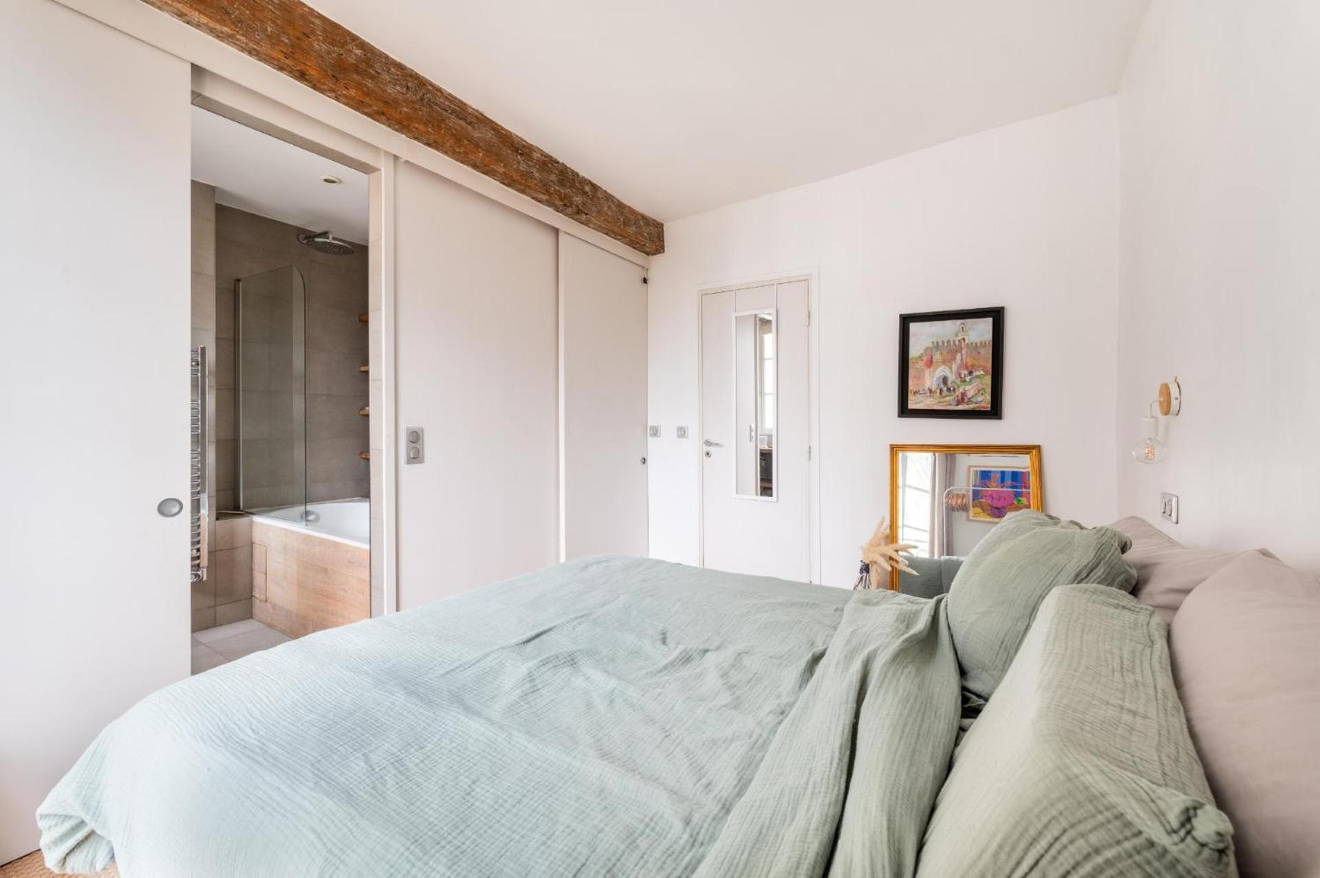 Apartment Stylish 1bd Duplex - Stunning Views Near Louvre *
