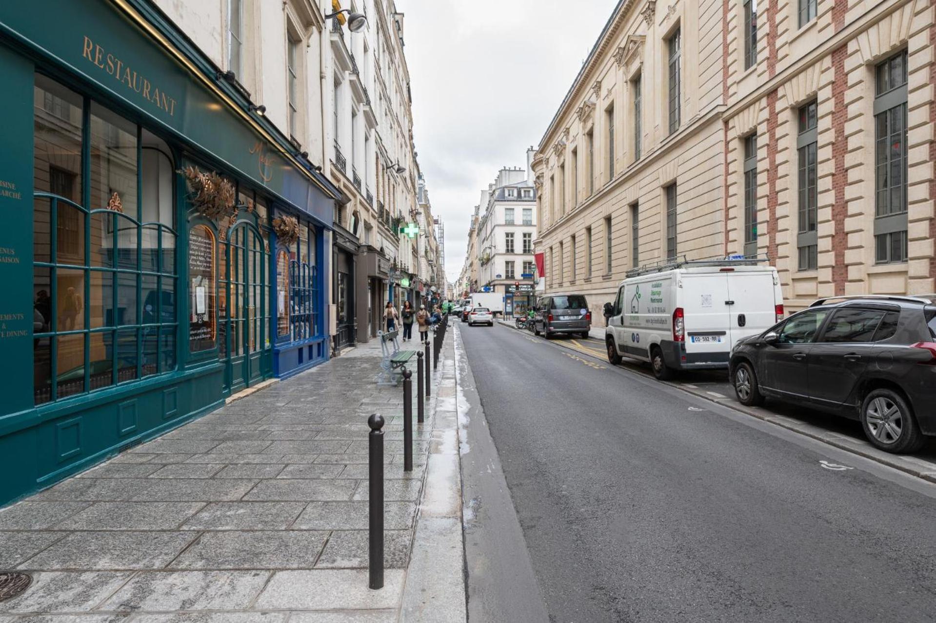 Apartment Stylish 1bd Duplex - Stunning Views Near Louvre Paris