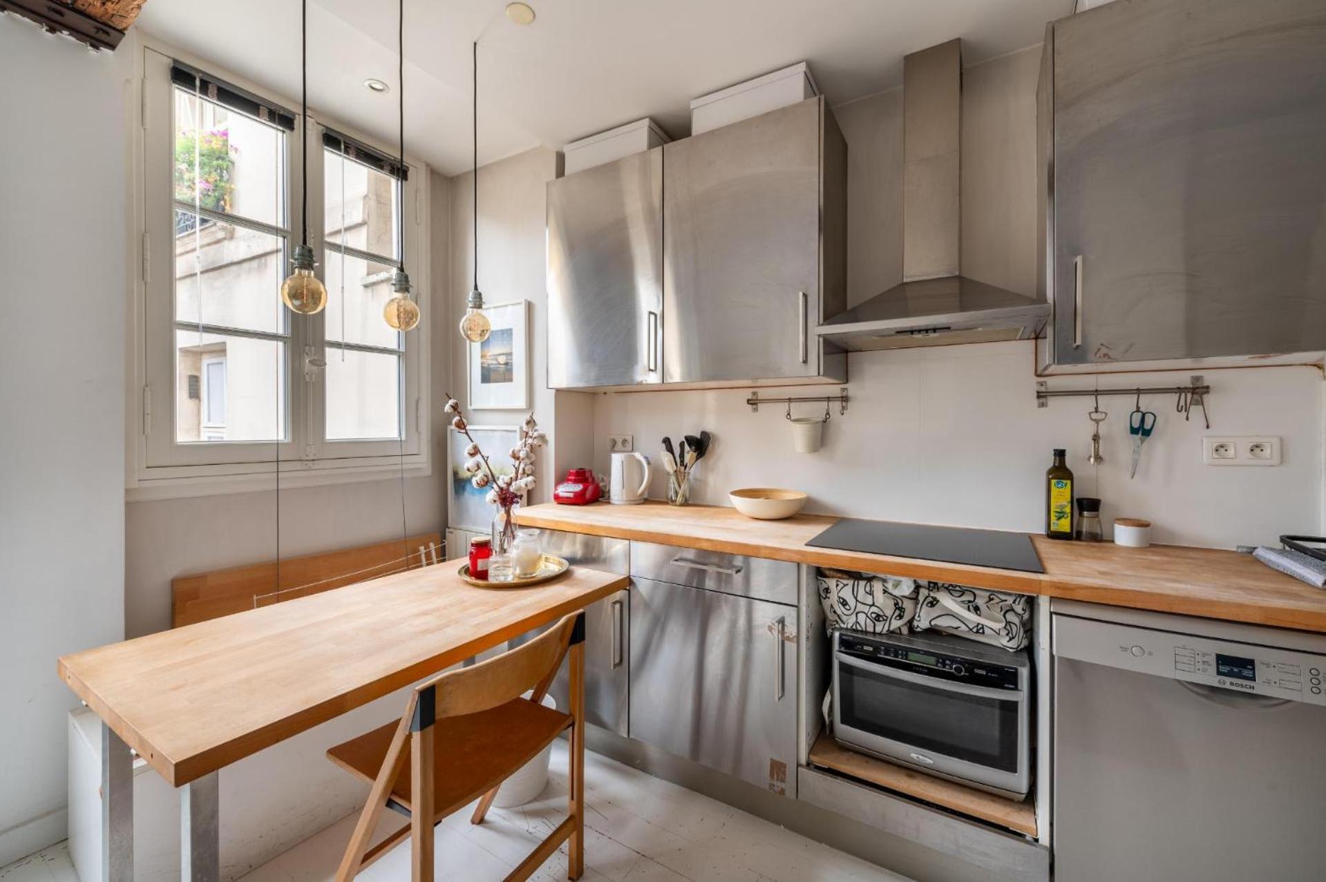 Stylish 1bd Duplex - Stunning Views Near Louvre Apartment Paris